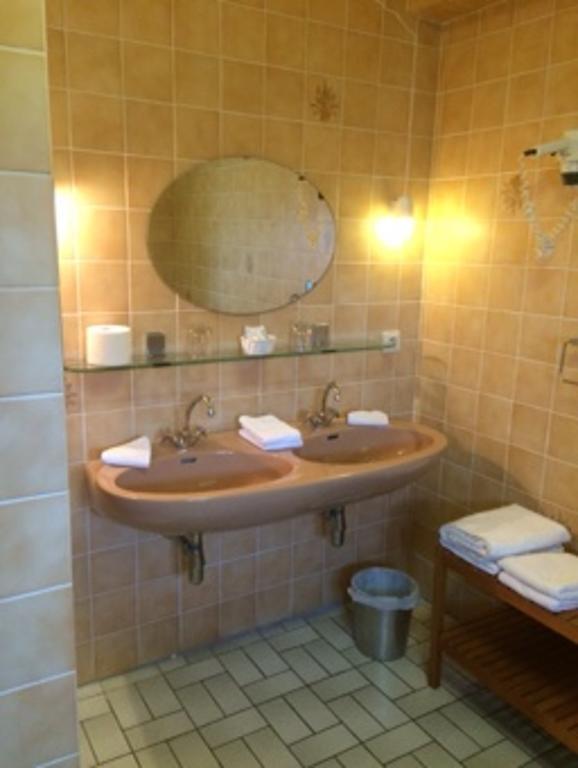 Hotel La Venerie Virton Quarto foto